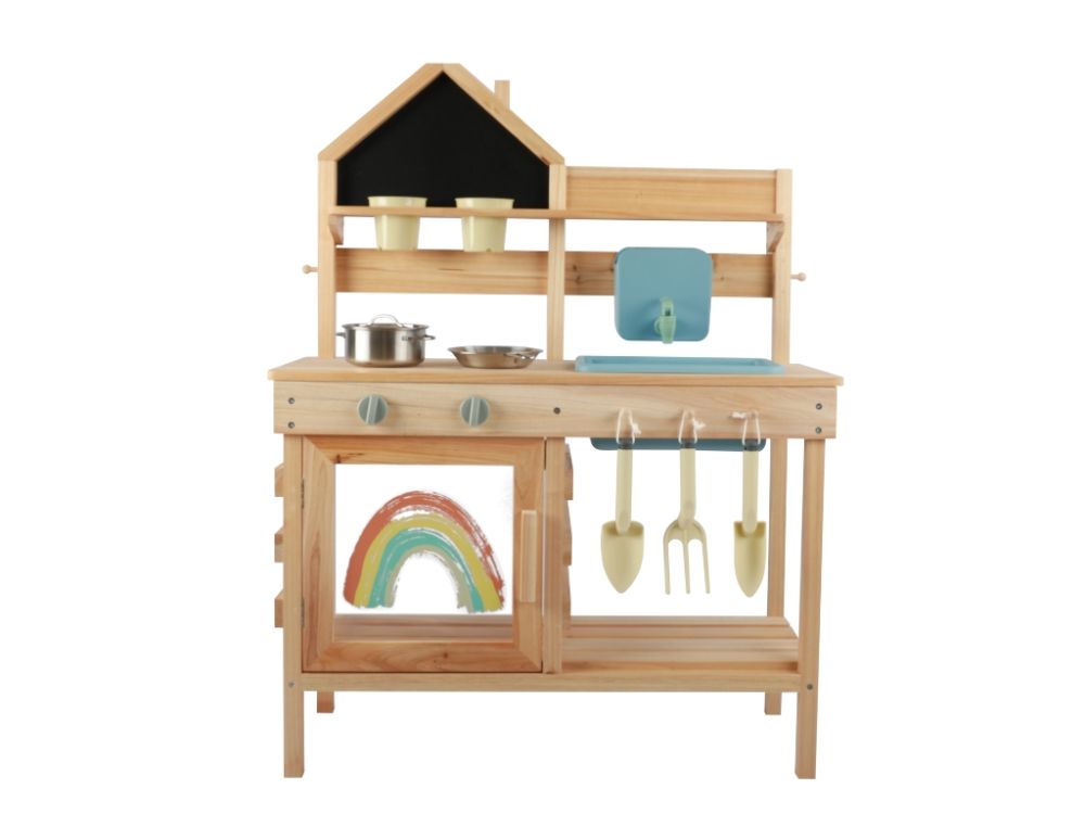 Vanjska kuhinja s vrtnim alatima